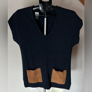 Tommy Bahama navy blue  V-Neck Sweater with Tan suede Pockets size XS
